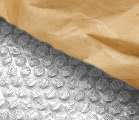 Detailansicht Luftpolsterfolie und Packpapier